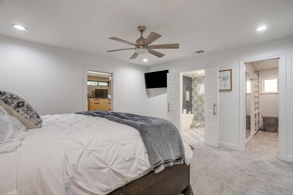 400 Glenn Drive, Hurst, TX 76053 400 Glenn Drive, Hurst, TX 76053