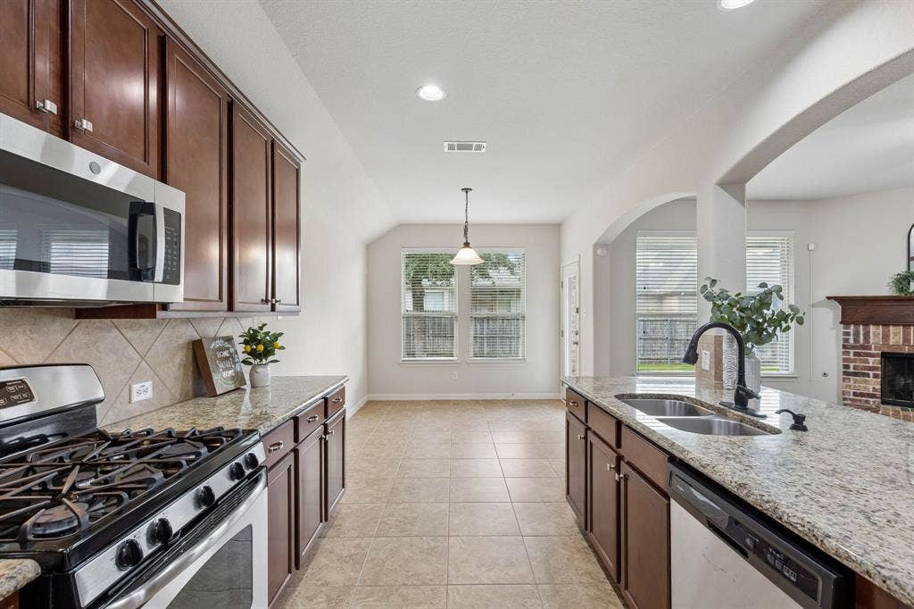 1906 Faircrest Lane, Wylie, TX 75098 Stainless appliances include the 5-burner gas range, microwave (that vents to the outside) and dishwasher. The flow to the casual dining area is perfect!