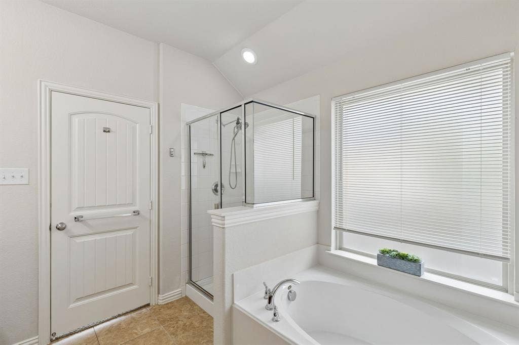 1906 Faircrest Lane, Wylie, TX 75098 Other features of the primary bath are large garden tube and separate shower.