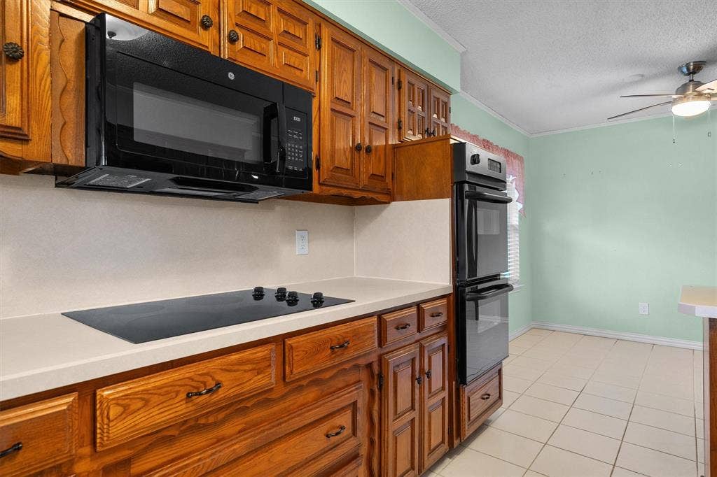 1305 Stonewood Drive, Carrollton, TX 75006 Kitchen complete with double oven, perfect for hosting