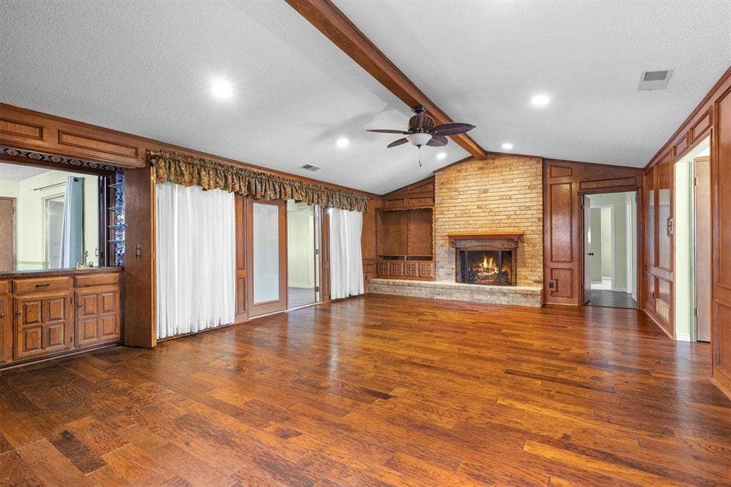 1305 Stonewood Drive, Carrollton, TX 75006 Living room featuring a private built-in wet bar