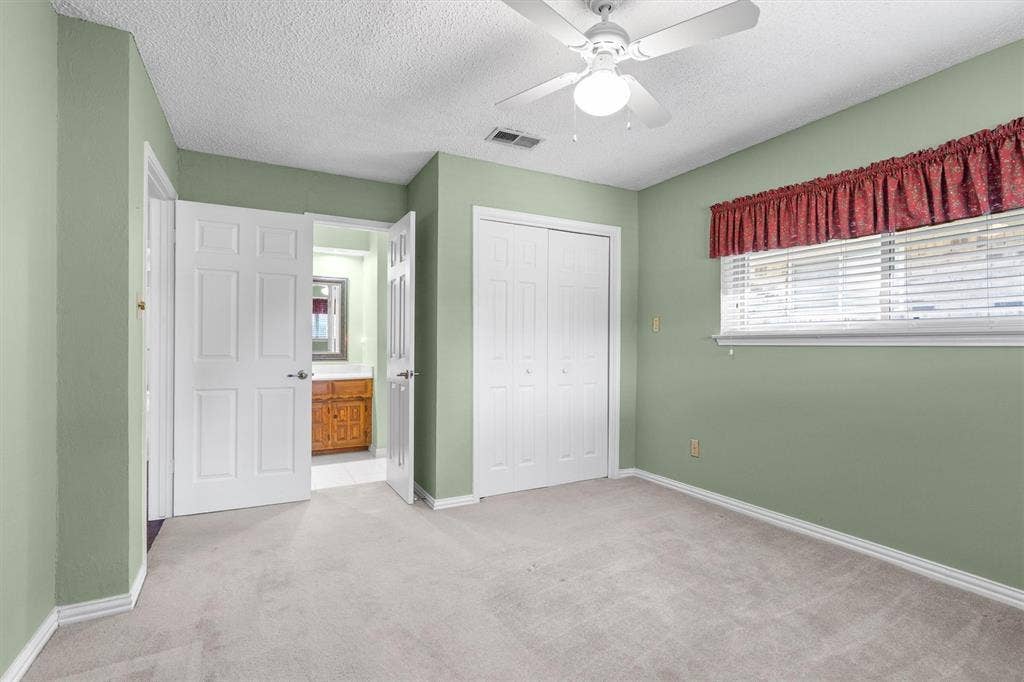 1305 Stonewood Drive, Carrollton, TX 75006 Secondary bedroom with direct access to full hall bath