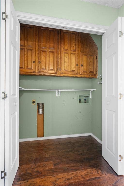 1305 Stonewood Drive, Carrollton, TX 75006 Full-sized laundry room with ample storage