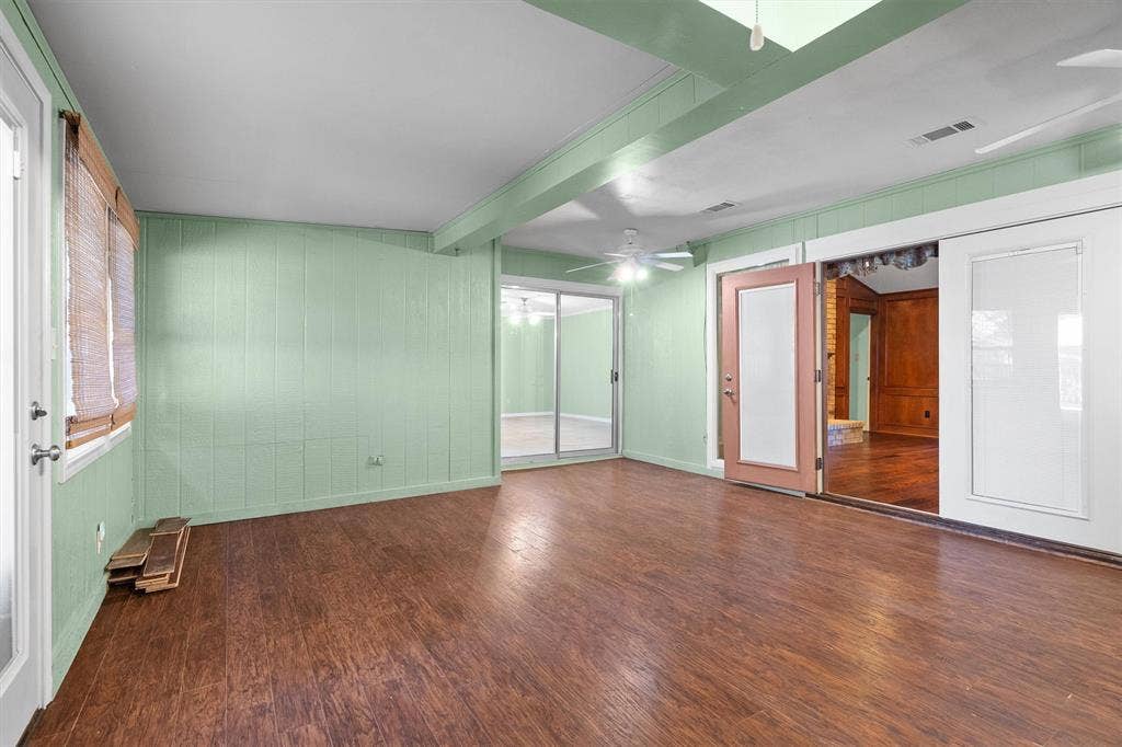 1305 Stonewood Drive, Carrollton, TX 75006 Versatile enclosed patio—perfect for year-round entertaining