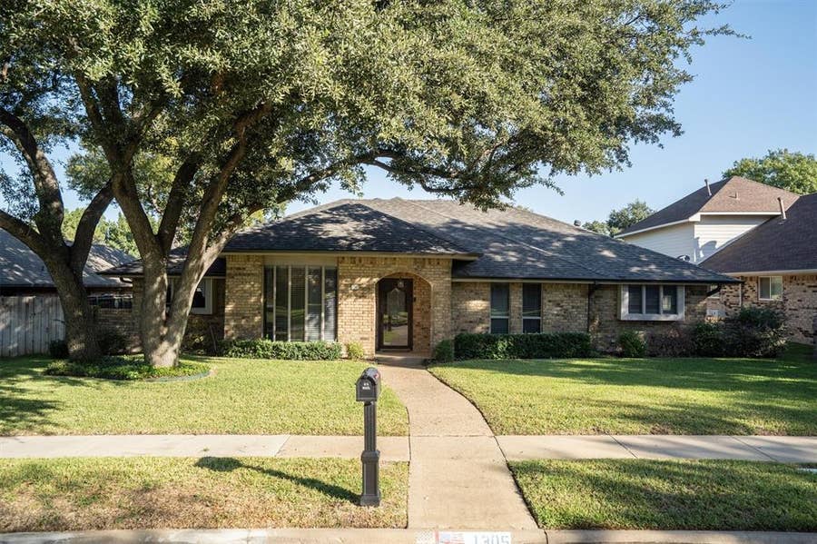 Property photo for 1305 Stonewood Drive, Carrollton, TX