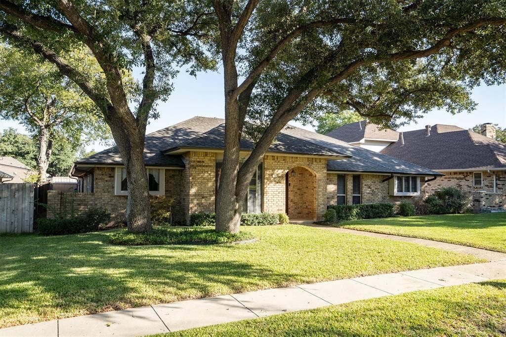 1305 Stonewood Drive, Carrollton, TX 75006 Beautiful brick facade