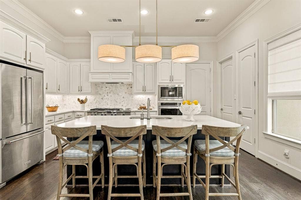 3710 Fairfax Avenue, Dallas, TX 75209 3710 Fairfax Avenue, Dallas, TX 75209