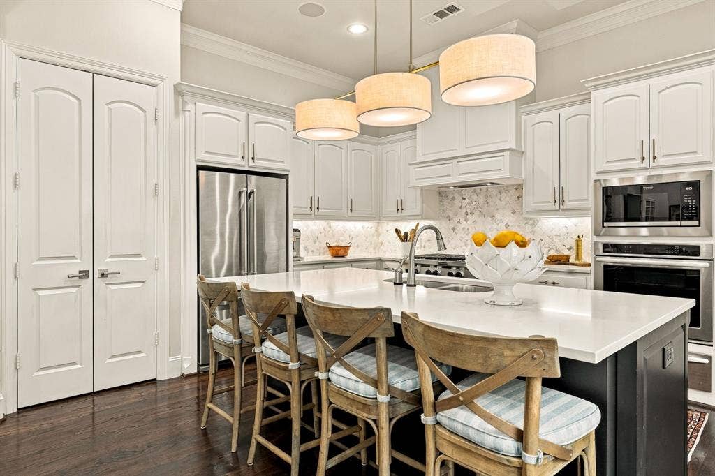 3710 Fairfax Avenue, Dallas, TX 75209 3710 Fairfax Avenue, Dallas, TX 75209
