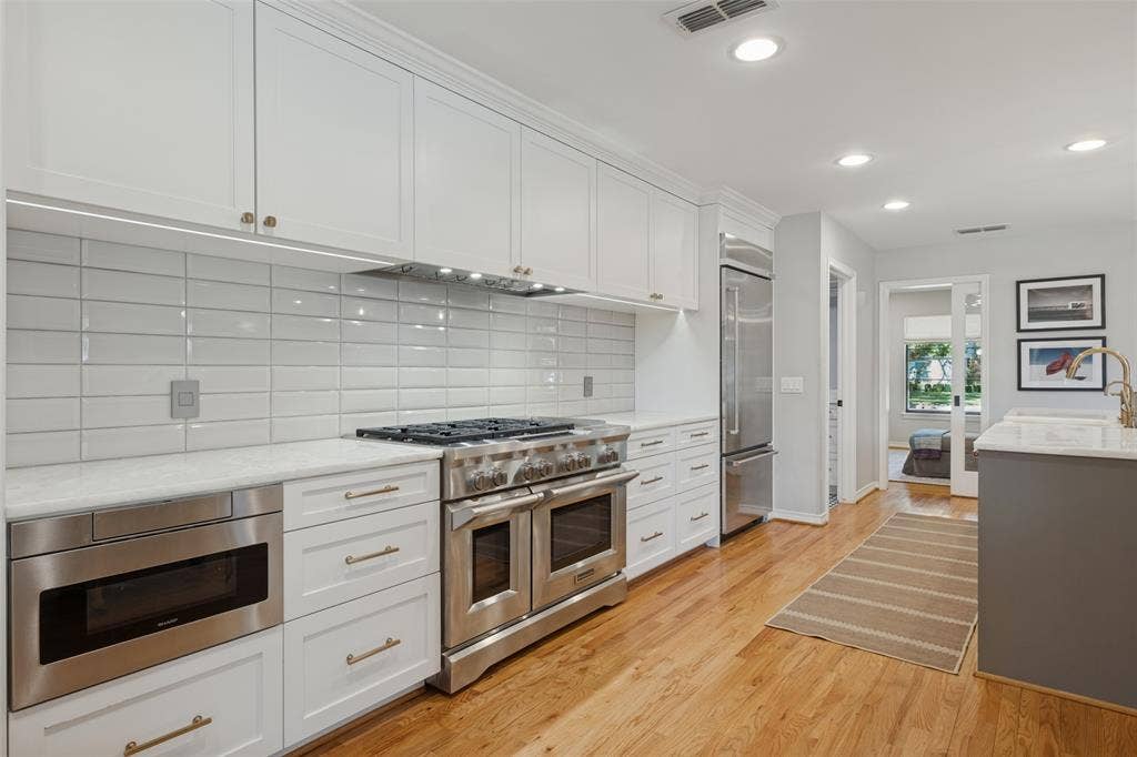 5222 Meadow Crest Drive, Dallas, TX 75229 Built-in microwave and lots of counter space with custom features.