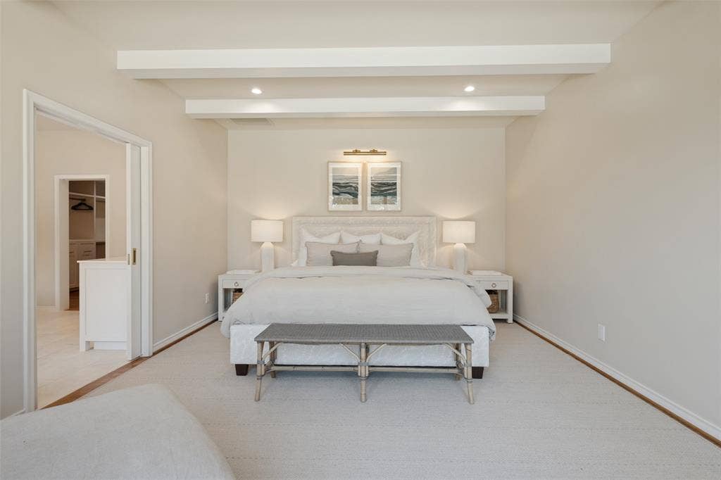 5222 Meadow Crest Drive, Dallas, TX 75229 Welcome to the primary master retreat!