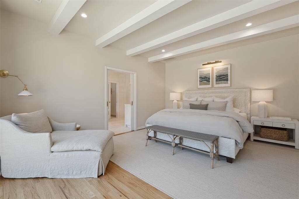 5222 Meadow Crest Drive, Dallas, TX 75229 High ceilings with lots of light geared toward relaxation.