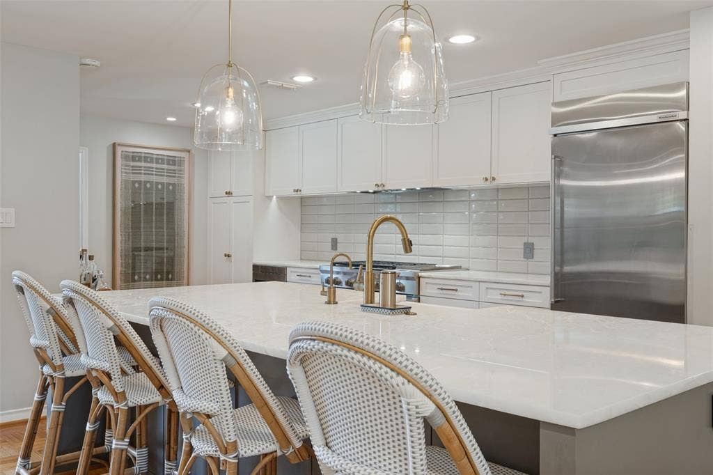 5222 Meadow Crest Drive, Dallas, TX 75229 Room for an eat-in kitchen.