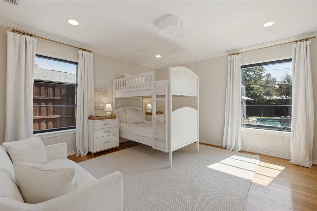 5222 Meadow Crest Drive, Dallas, TX 75229 Second primary bedroom that offers ensuite bathroom