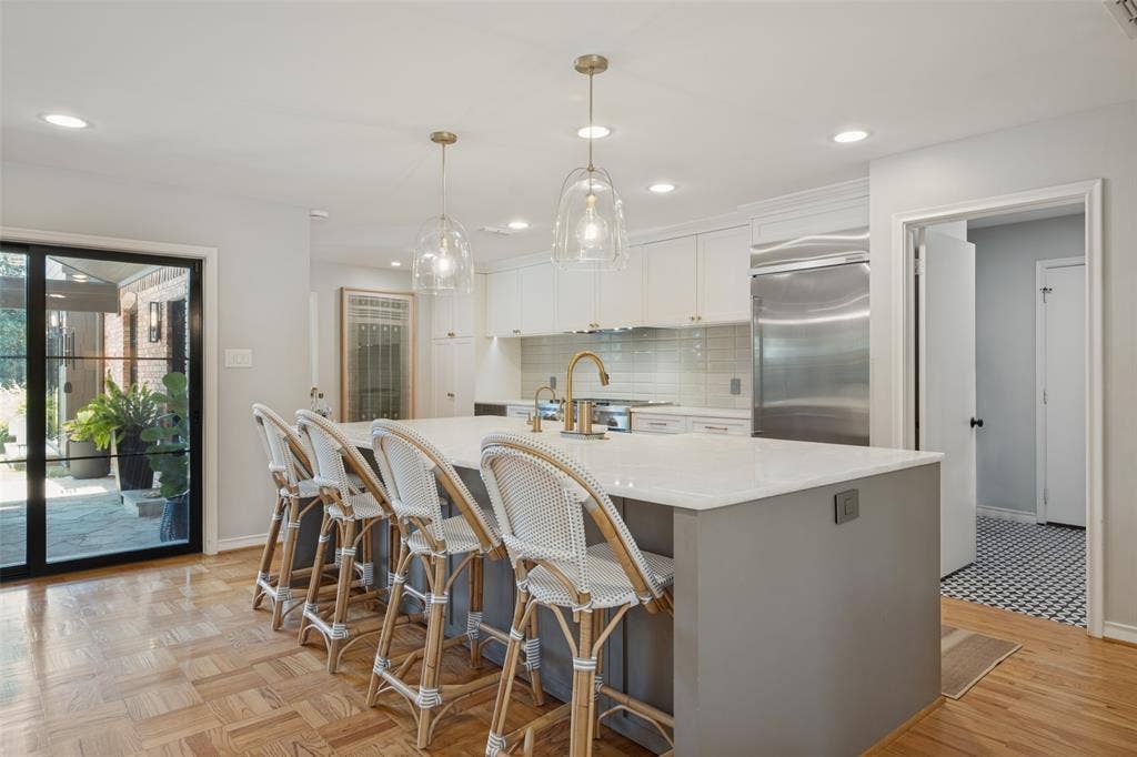5222 Meadow Crest Drive, Dallas, TX 75229 Gorgeous large kitchen with tons of storage