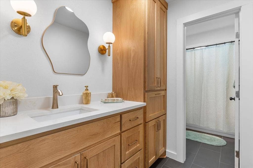 Vanity with an integrated rectangular sink and a light-toned countertop