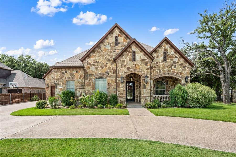 Property photo for 3300 Alexandria Court, Grapevine, TX