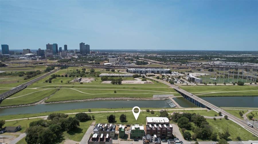 Property photo for 424 Vista Buena Trail, Fort Worth, TX