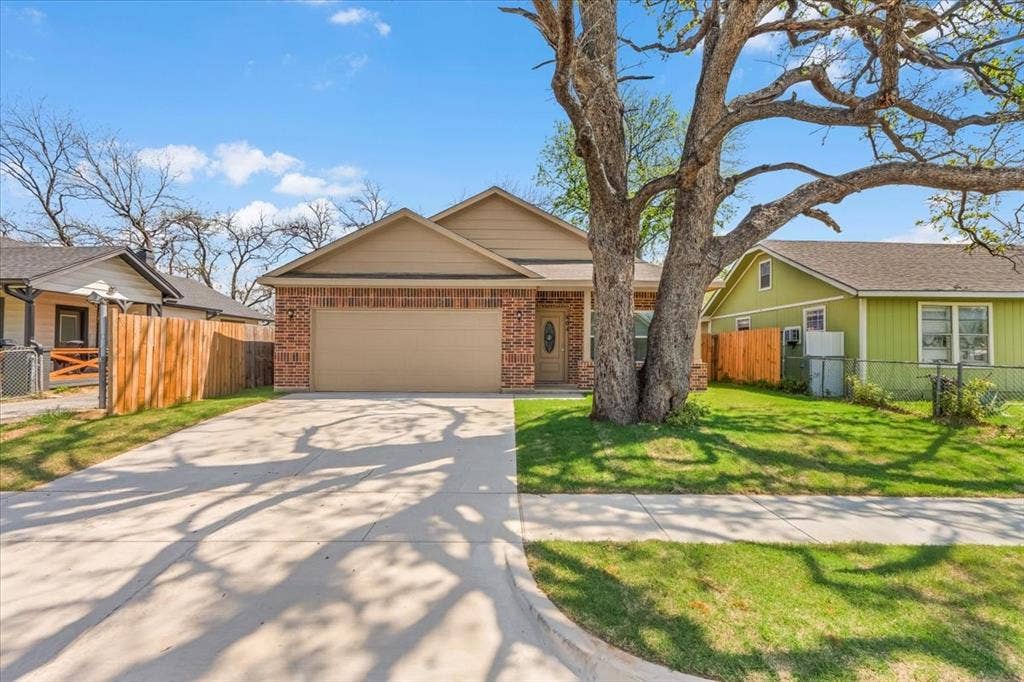 804 N Chandler Drive, Fort Worth, TX 76111 804 N Chandler Drive, Fort Worth, TX 76111