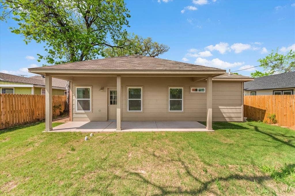 804 N Chandler Drive, Fort Worth, TX 76111 804 N Chandler Drive, Fort Worth, TX 76111