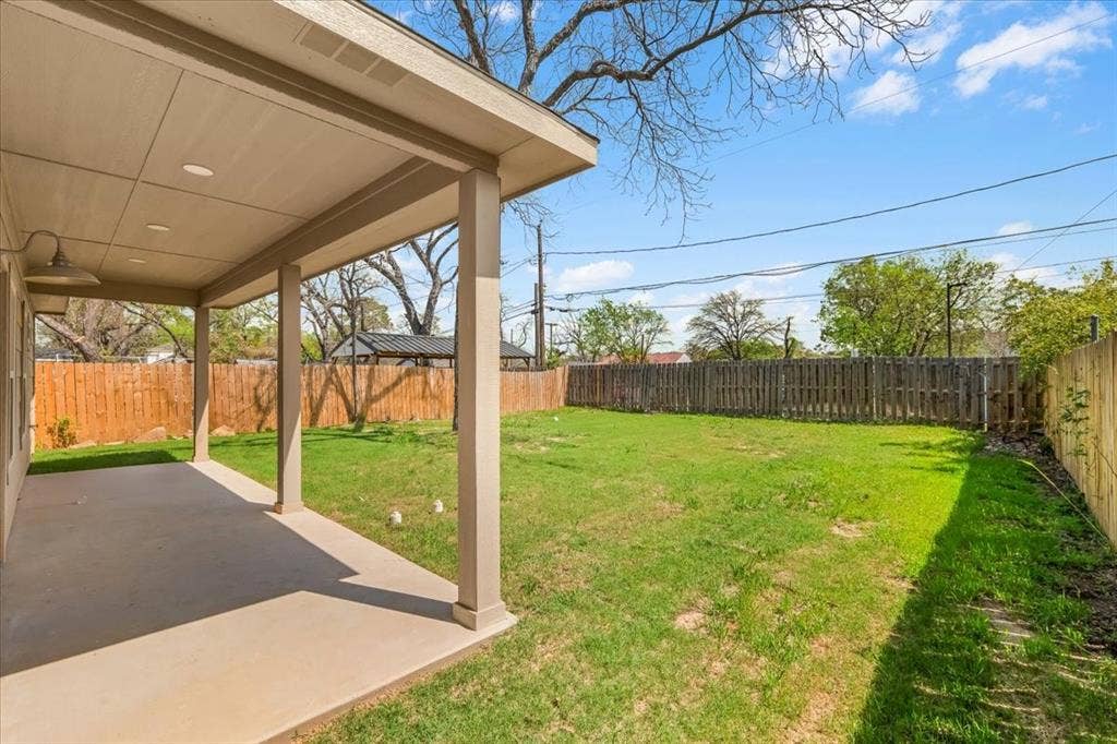 804 N Chandler Drive, Fort Worth, TX 76111 804 N Chandler Drive, Fort Worth, TX 76111
