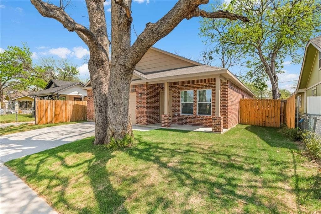 804 N Chandler Drive, Fort Worth, TX 76111 804 N Chandler Drive, Fort Worth, TX 76111