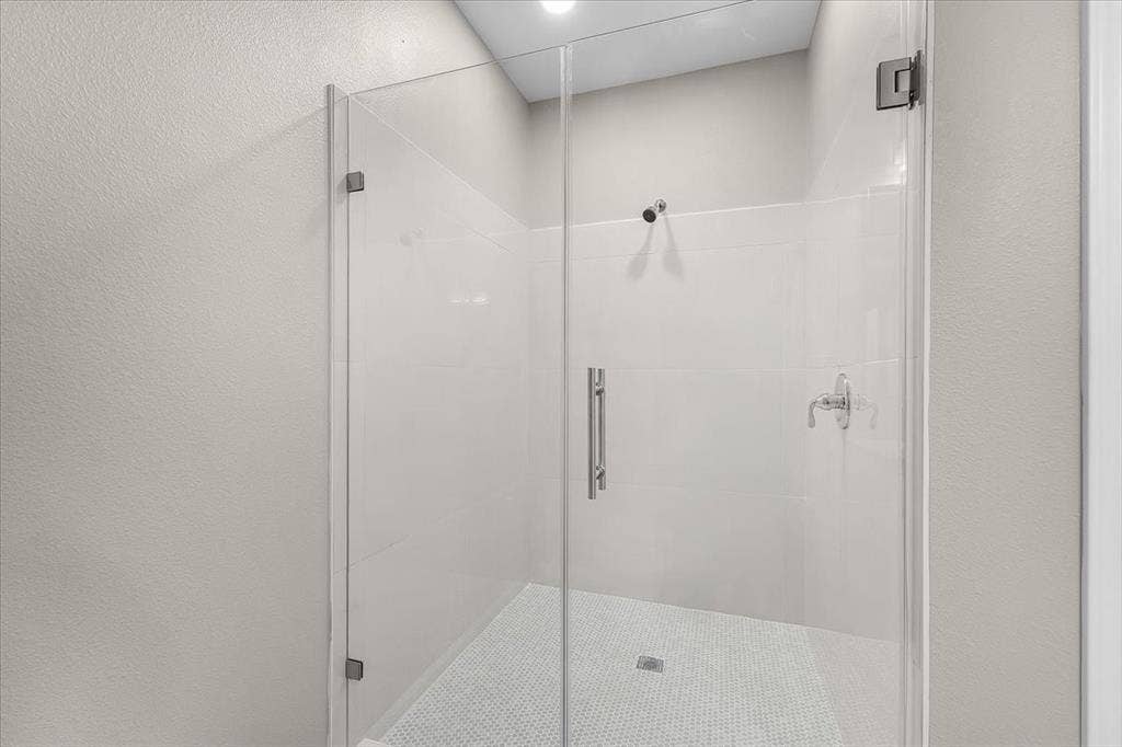 804 N Chandler Drive, Fort Worth, TX 76111 804 N Chandler Drive, Fort Worth, TX 76111