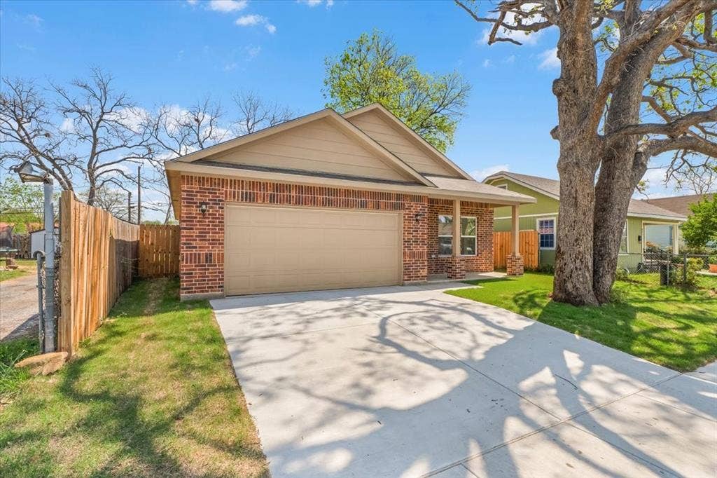 804 N Chandler Drive, Fort Worth, TX 76111 804 N Chandler Drive, Fort Worth, TX 76111