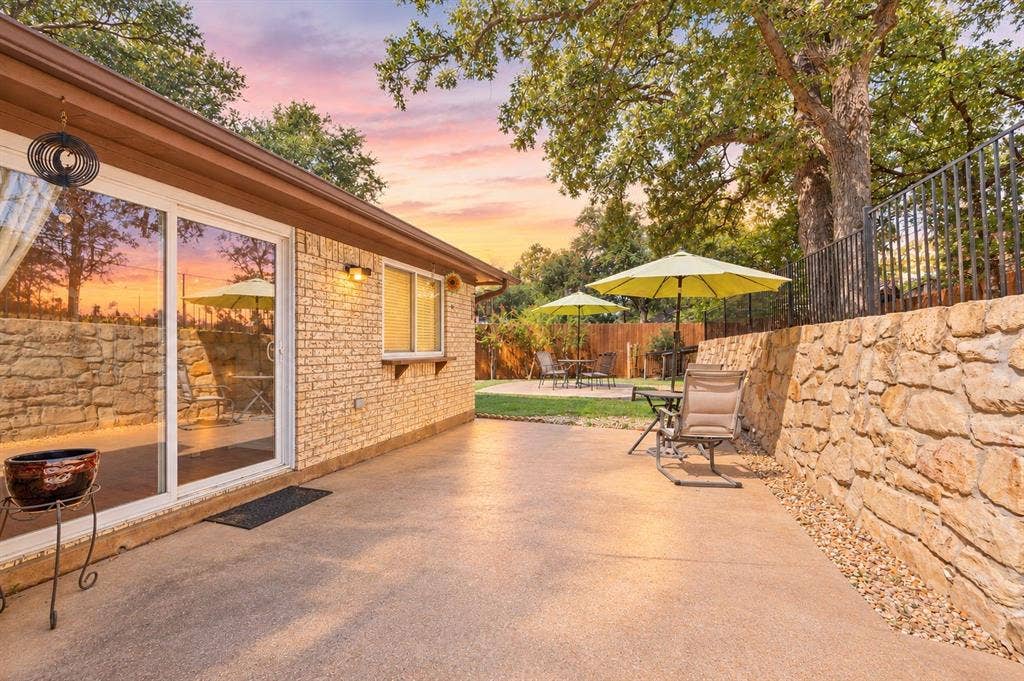 3500 Primrose Lane, Bedford, TX 76021