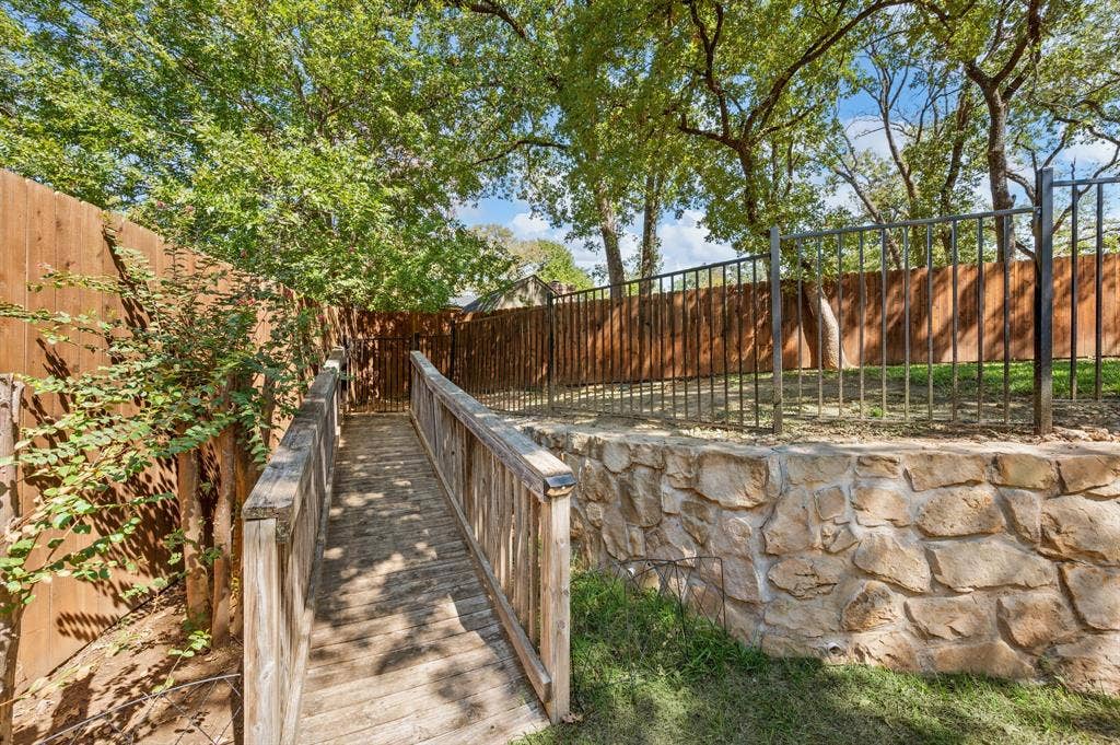 3500 Primrose Lane, Bedford, TX 76021