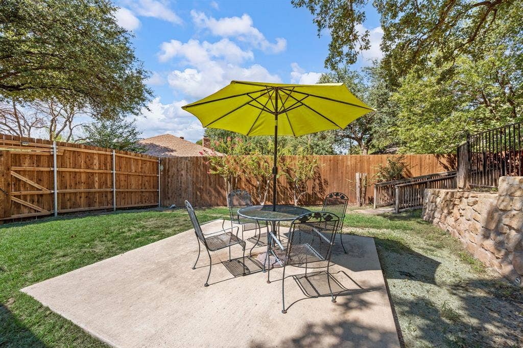 3500 Primrose Lane, Bedford, TX 76021