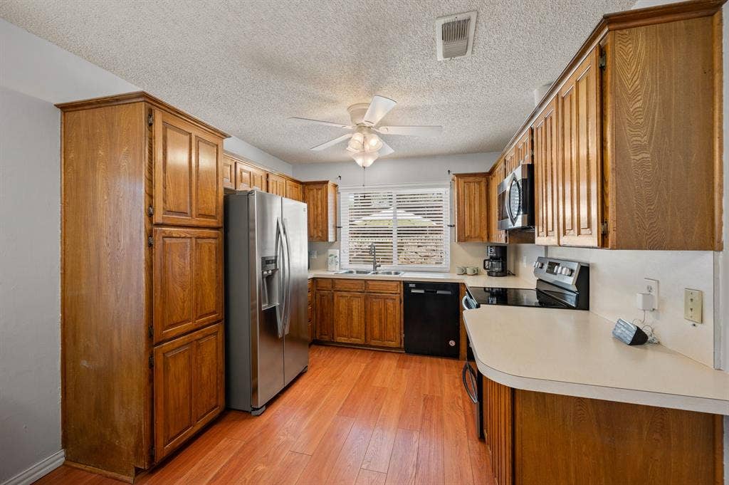 3500 Primrose Lane, Bedford, TX 76021