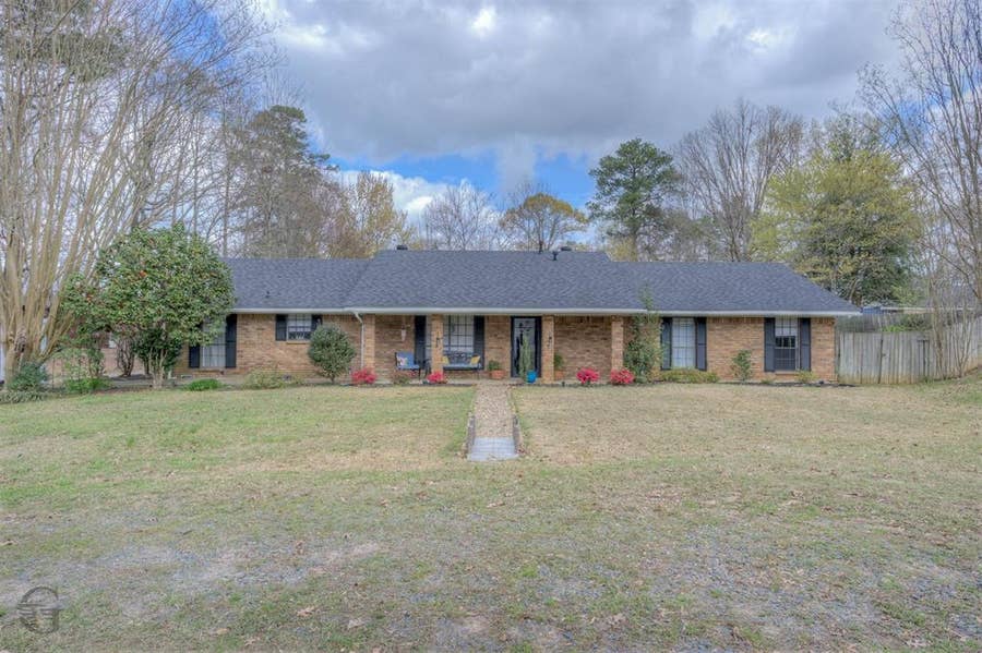 Property photo for 306 S Tanglewood Drive, Minden, LA