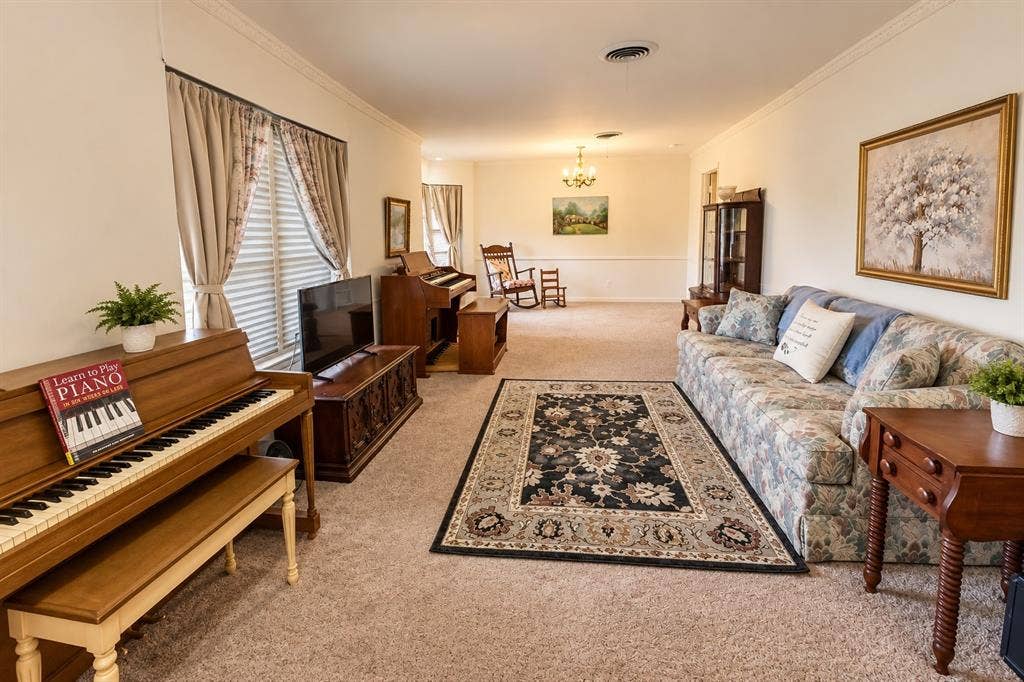 907 N Elm Street, Kemp, TX 75143 907 N Elm Street, Kemp, TX 75143