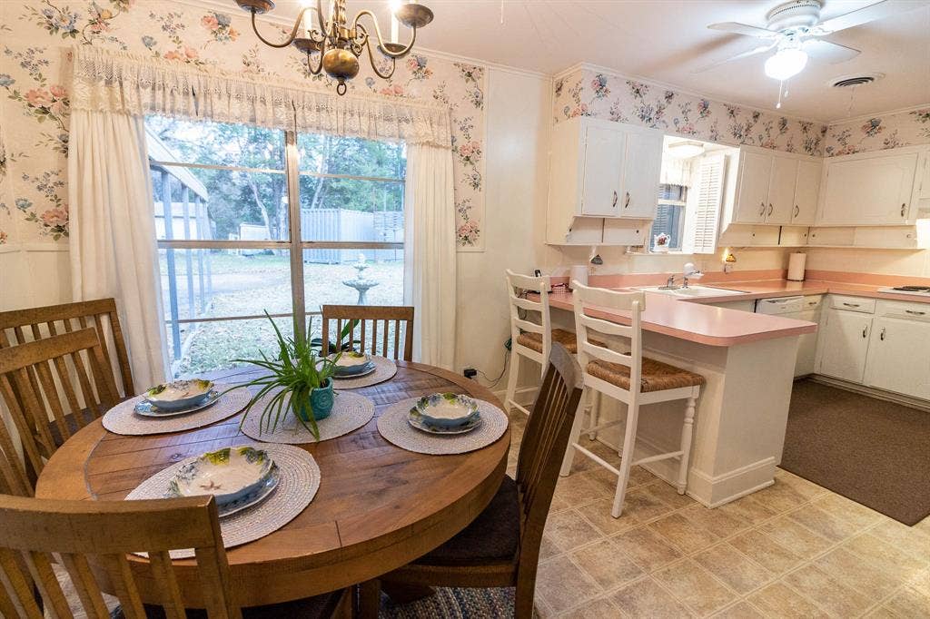 907 N Elm Street, Kemp, TX 75143 907 N Elm Street, Kemp, TX 75143