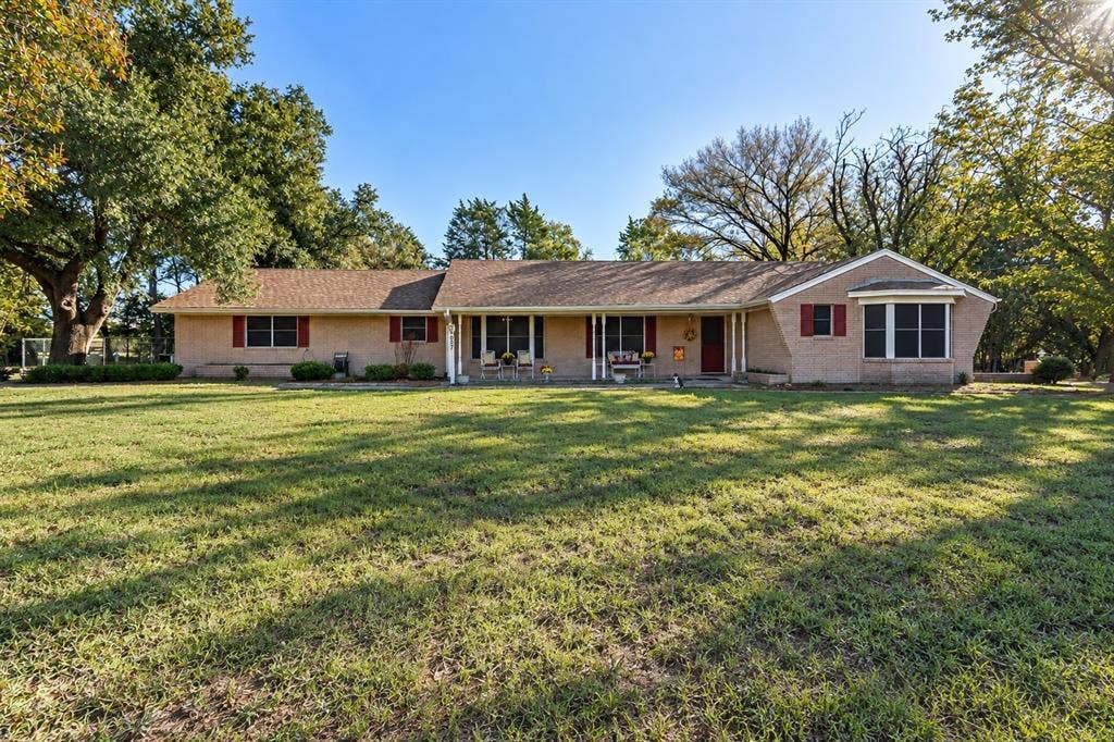 907 N Elm Street, Kemp, TX 75143 907 N Elm Street, Kemp, TX 75143