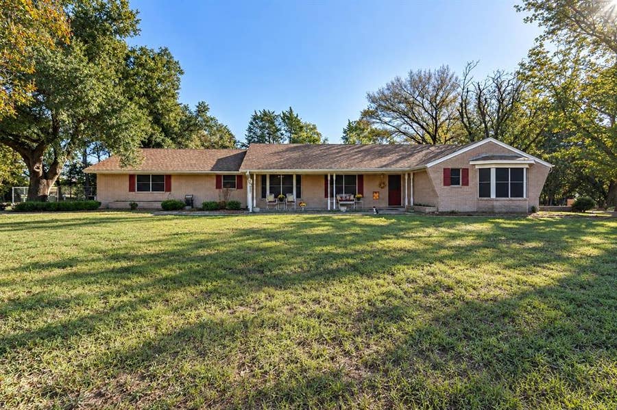 Property photo for 907 N Elm Street, Kemp, TX