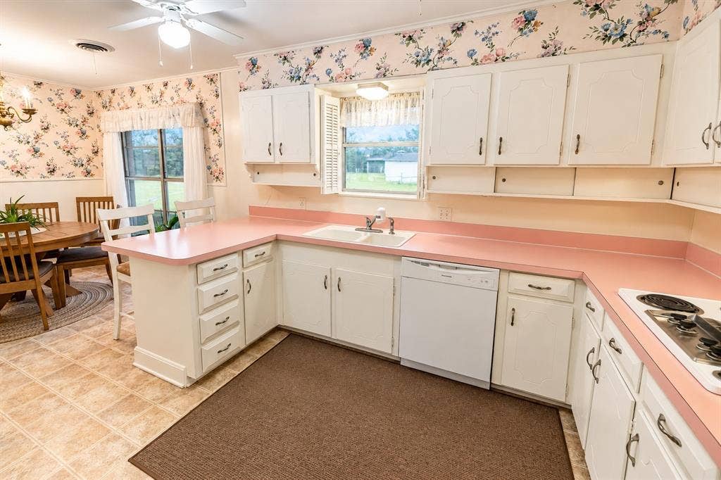 907 N Elm Street, Kemp, TX 75143 907 N Elm Street, Kemp, TX 75143