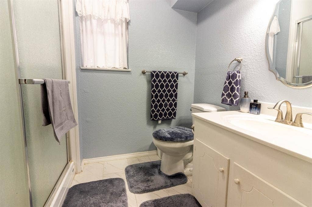 907 N Elm Street, Kemp, TX 75143 907 N Elm Street, Kemp, TX 75143