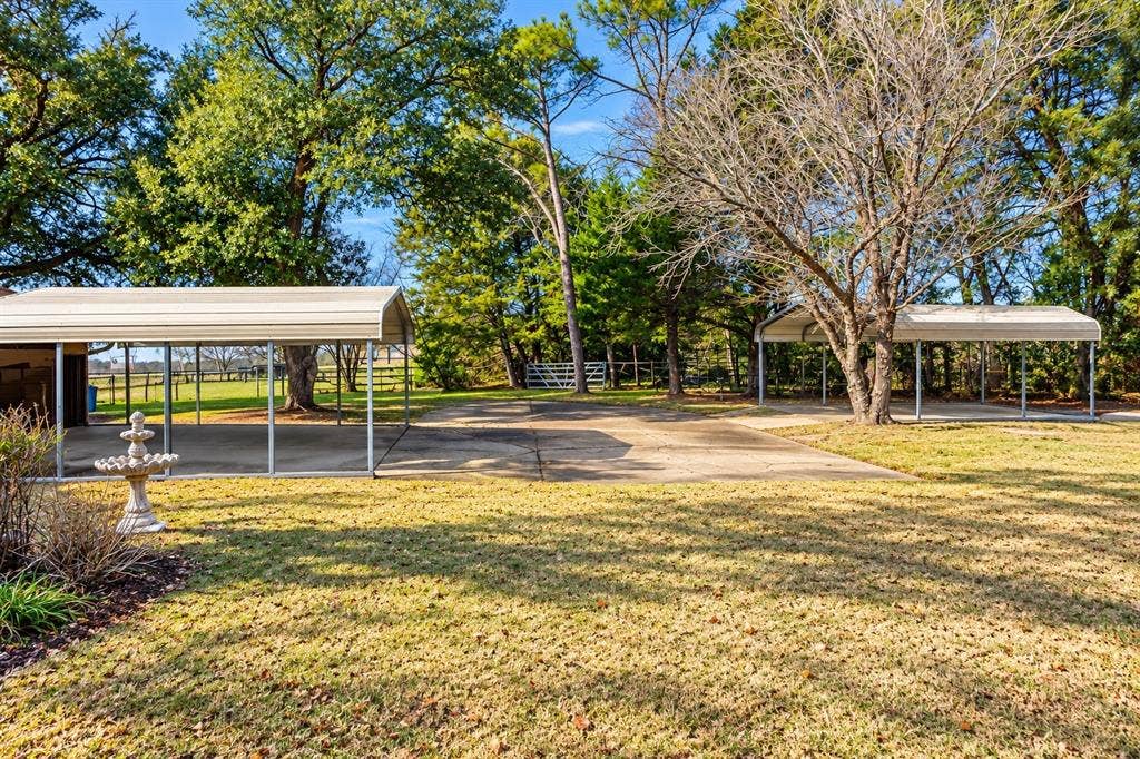 907 N Elm Street, Kemp, TX 75143 907 N Elm Street, Kemp, TX 75143