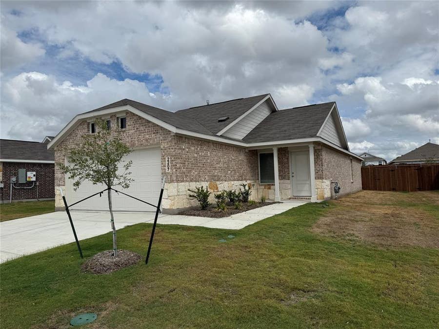 Property photo for 2207 Neyland Drive, Ennis, TX