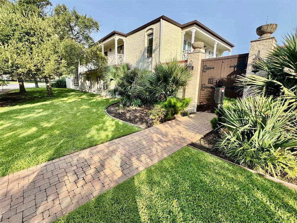 5907 E University Boulevard, #201, Dallas, TX 75206 5907 E University Boulevard, #201, Dallas, TX 75206