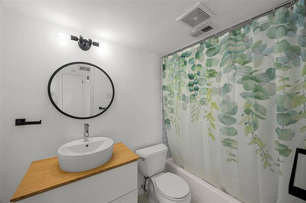 5907 E University Boulevard, #201, Dallas, TX 75206 5907 E University Boulevard, #201, Dallas, TX 75206