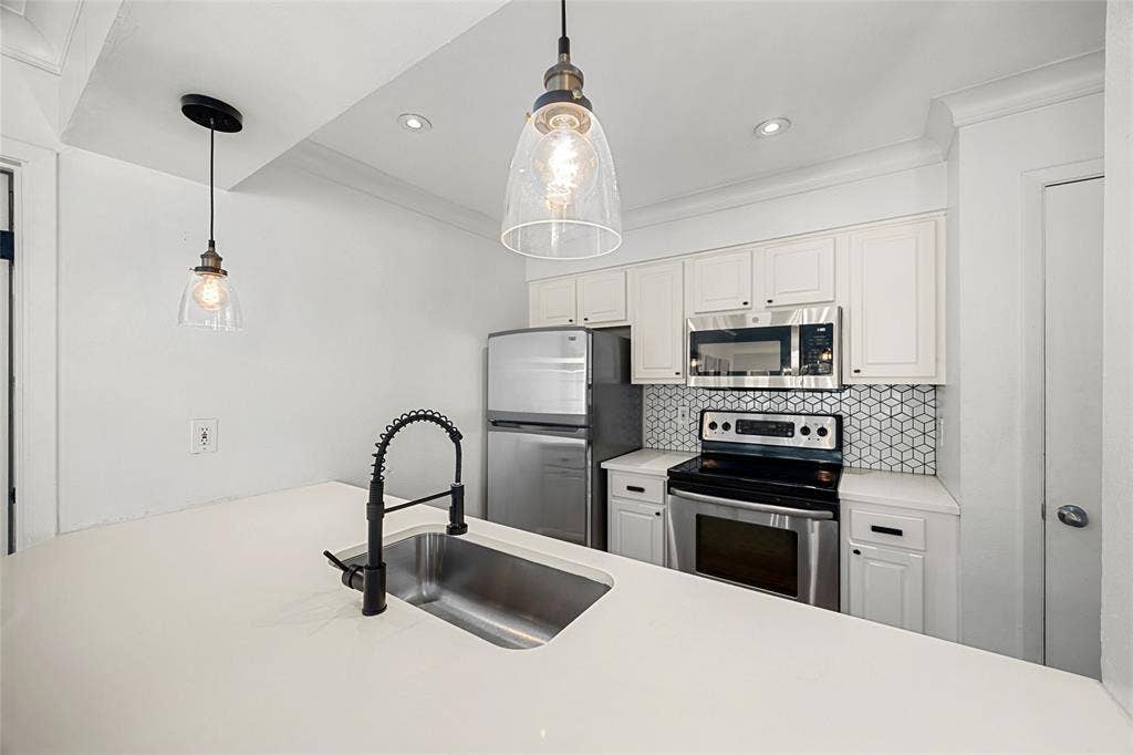 5907 E University Boulevard, #201, Dallas, TX 75206 5907 E University Boulevard, #201, Dallas, TX 75206
