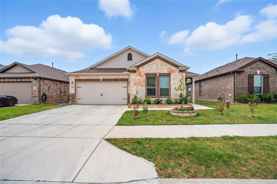 Property photo for 604 Bronze Forest Drive, Fort Worth, TX