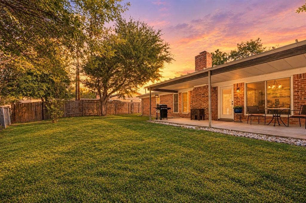 1121 Timbercreek Road, Benbrook, TX 76126