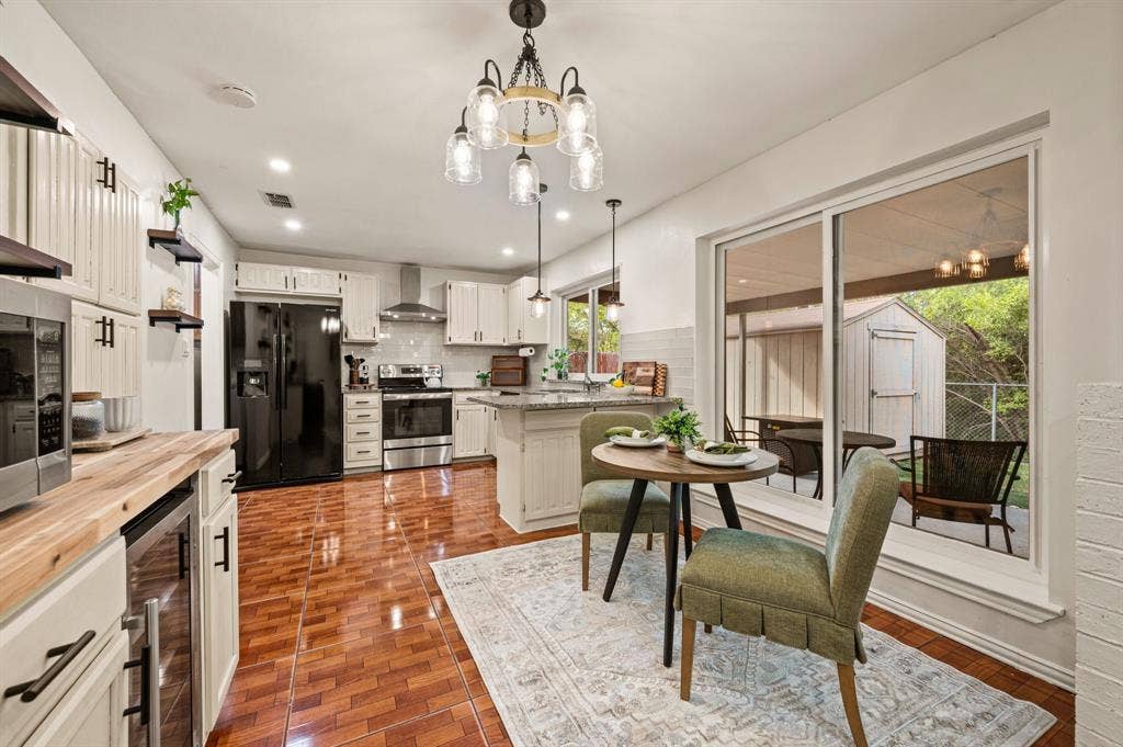 1121 Timbercreek Road, Benbrook, TX 76126