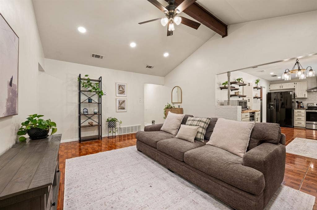 1121 Timbercreek Road, Benbrook, TX 76126