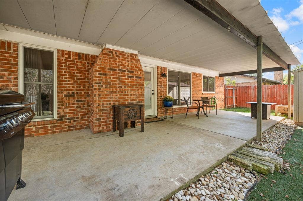 1121 Timbercreek Road, Benbrook, TX 76126