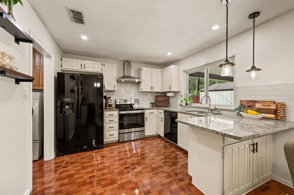 1121 Timbercreek Road, Benbrook, TX 76126