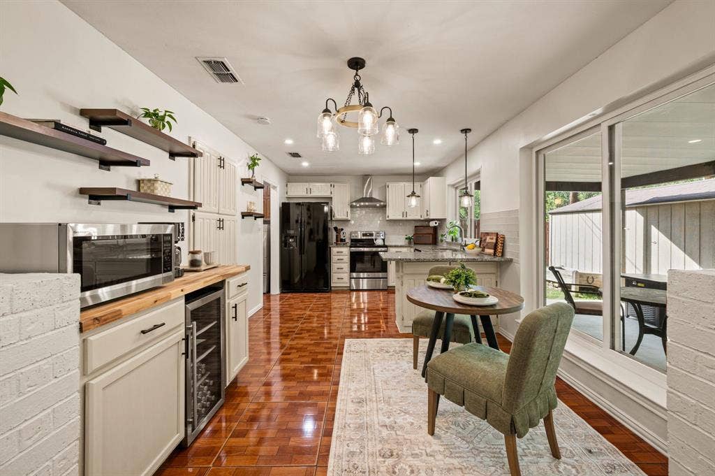 1121 Timbercreek Road, Benbrook, TX 76126